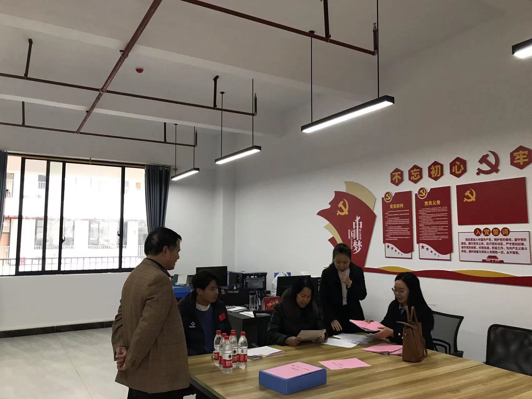 教育局到校检查学校创建“五好”关心下一代工作委员会相关台账 丨 星空（中国）