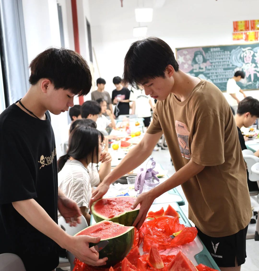 1740529678653584.jpg 81d1b6df29a6772082131056b013a7b8.jpg